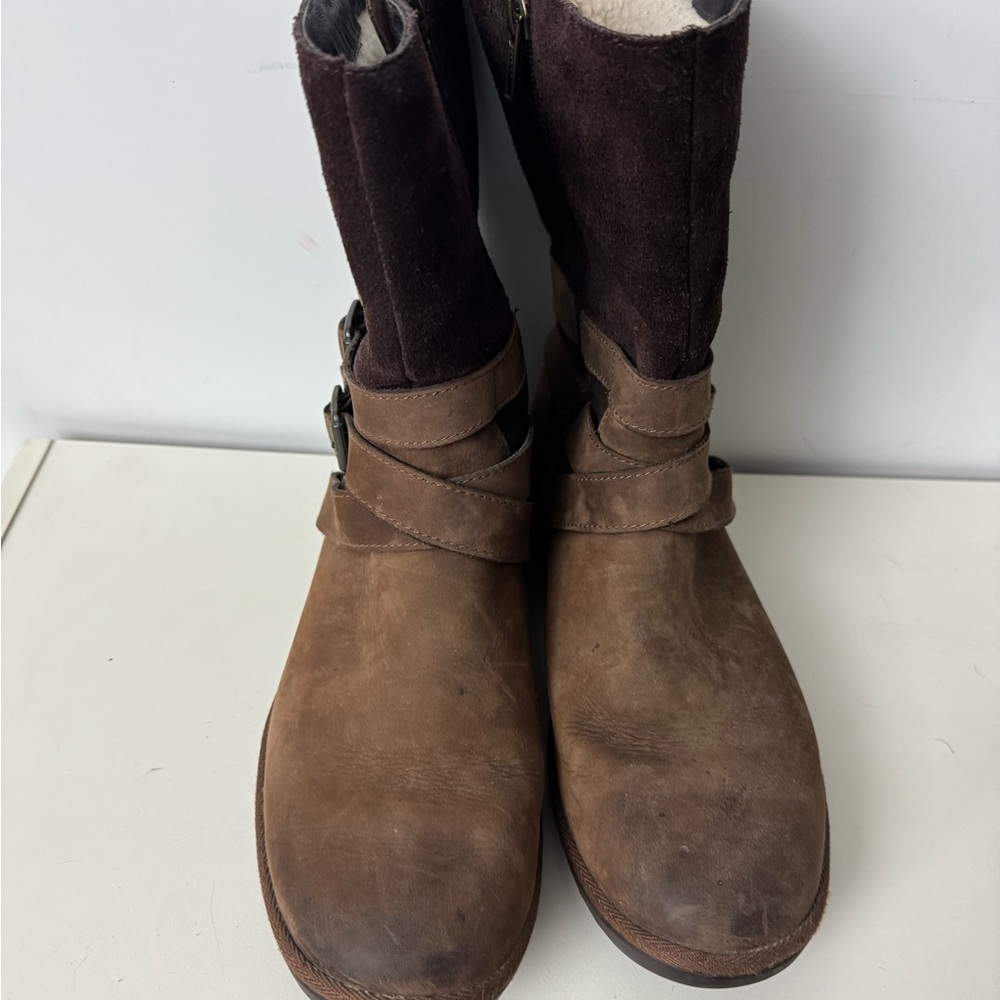 UGG Lorna Moto Buckle Boots Brown Leather/Suede Women’s 9 waterproof Boot - Picture 2 of 4